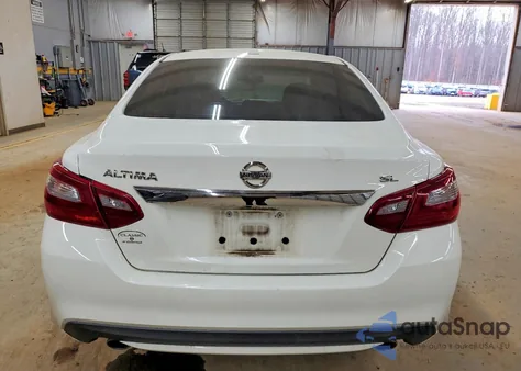 2018 Nissan Altima 2.5 z USA, uszkodzony, nr VIN 1N4AL3AP3JC152093